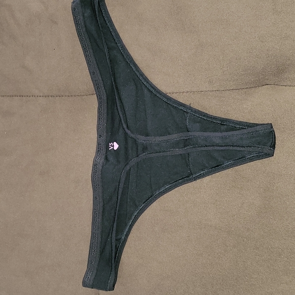 Victoria's Secret panty thong Large - Picture 2 of 3